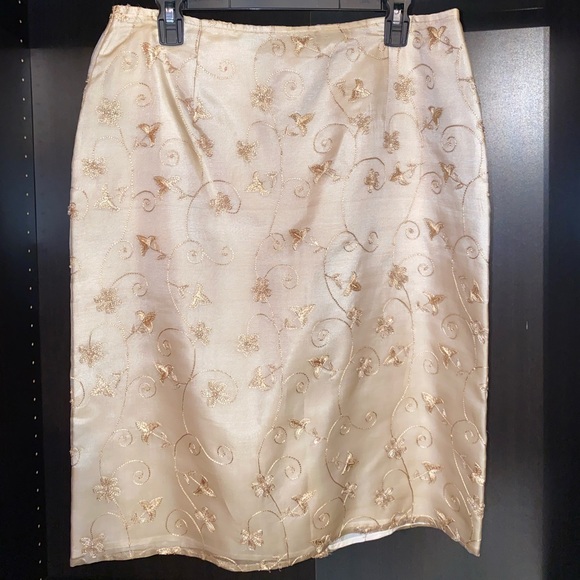 Neiman Marcus Dresses & Skirts - Neiman Marcus Silk Embroidered Floral Skirt